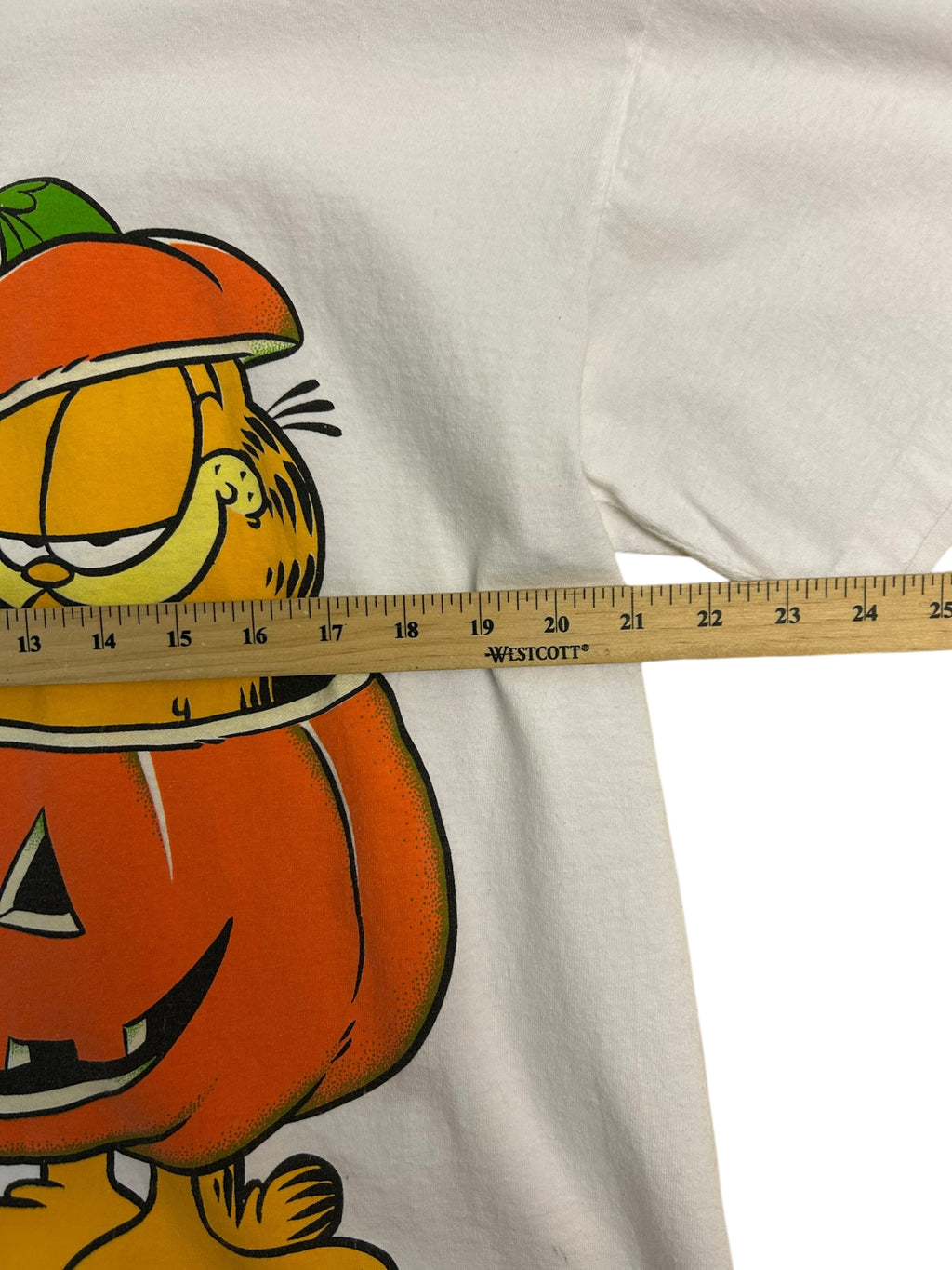 Garfield – Vintage Halloween Graphic T-Shirt (1978 Copyright) (XL)