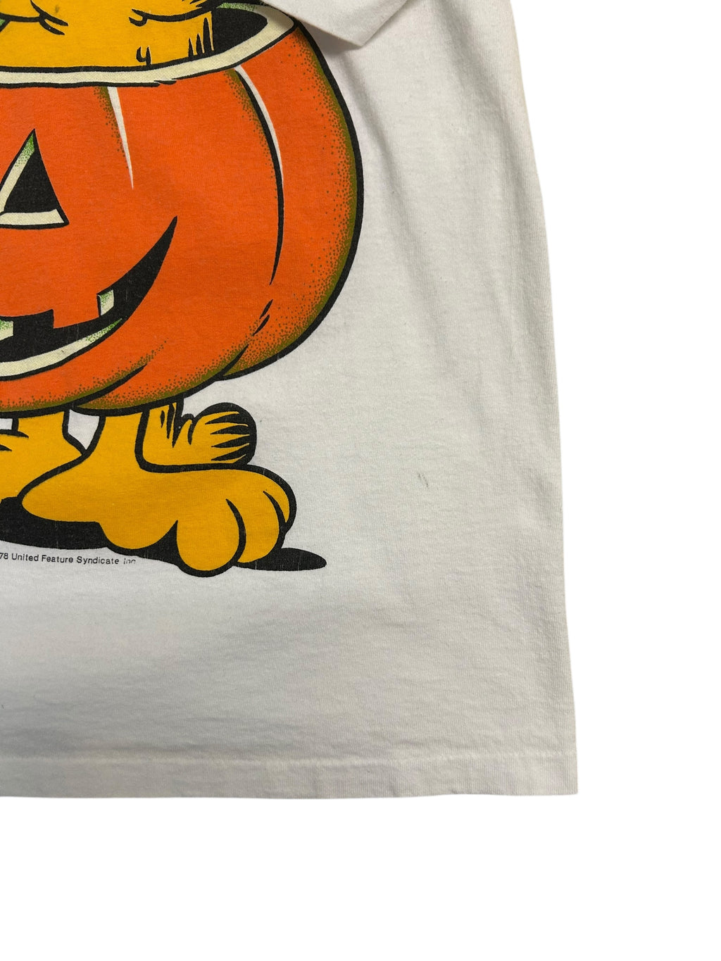 Garfield – Vintage Halloween Graphic T-Shirt (1978 Copyright) (XL)